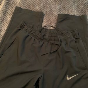 Men’s black, Nike sweatpants